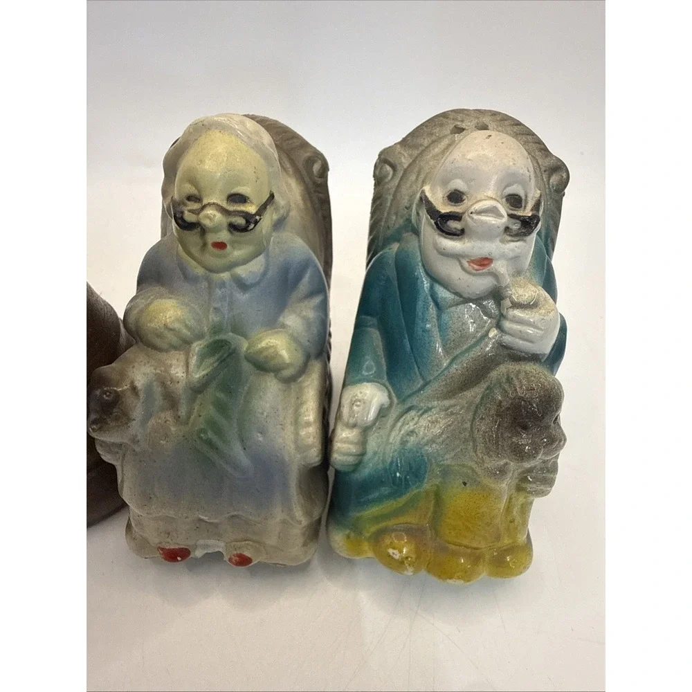 Vintage Salt And Peer Shakers Lot Of 2 Wooden Set; Grandma Grandpa Hong Kong Set